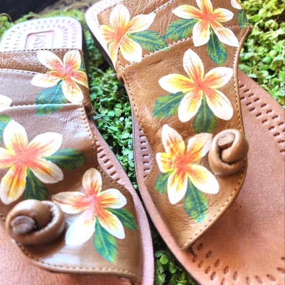 MYSTIQUE Handpainted Festive Flowers Anthro Toe Ring Slip On Leather Sandals 6 - Picture 3 of 12